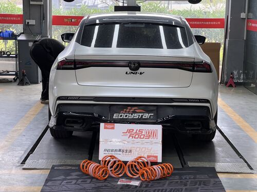 kasus perusahaan terbaru tentang Changan UNI-V 1.5T 2024 Ditingkatkan dengan Pegas Pendek Olahraga Berkinerja Tinggi EDDY: Peningkatan Ganda dalam Posisi Posisi &amp; Keamanan